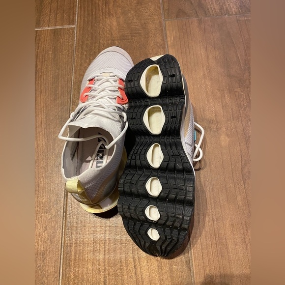 Mizuno Wave Prophecy beta women’s sneakers
Size 10.5 - Picture 4 of 7